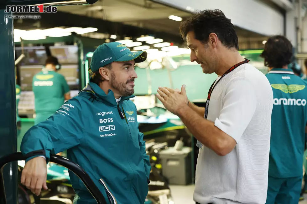 Foto zur News: Fernando Alonso (Aston Martin) und Mark Webber