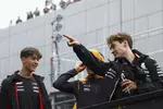 Foto zur News: Oliver Bearman, Lando Norris (McLaren) und George Russell (Mercedes)