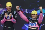 Foto zur News: Pierre Gasly (Alpine) und Esteban Ocon (Alpine)