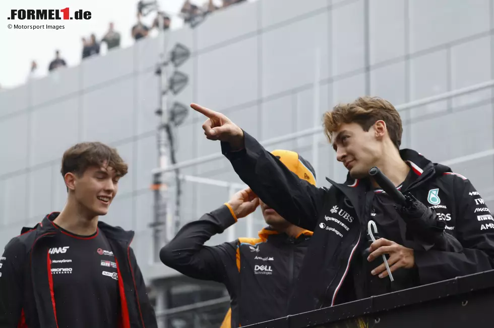 Foto zur News: Oliver Bearman, Lando Norris (McLaren) und George Russell (Mercedes)