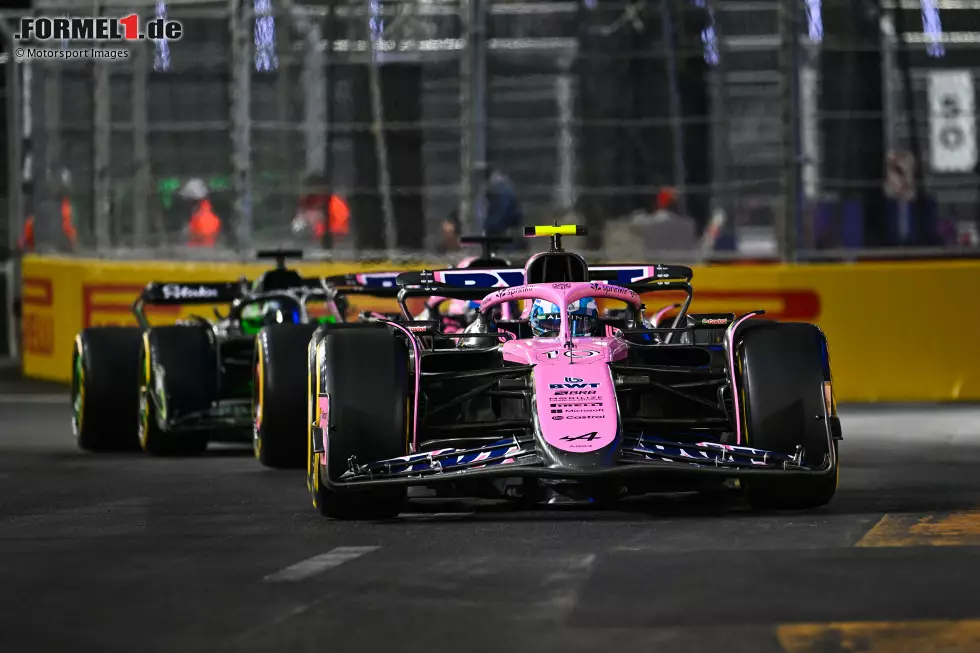 Foto zur News: Pierre Gasly (Alpine), Esteban Ocon (Alpine) und Valtteri Bottas (Sauber)