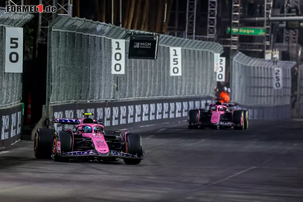 Foto zur News: Pierre Gasly (Alpine) und Esteban Ocon (Alpine)