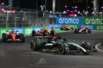 Foto zur News: George Russell (Mercedes), Charles Leclerc (Ferrari) und Carlos Sainz (Ferrari)