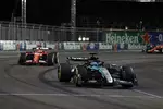 Foto zur News: George Russell (Mercedes), Charles Leclerc (Ferrari) und Carlos Sainz (Ferrari)