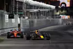 Foto zur News: Max Verstappen (Red Bull) und Carlos Sainz (Ferrari)