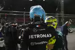 Foto zur News: George Russell (Mercedes) und Lewis Hamilton (Mercedes)