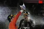 Foto zur News: Carlos Sainz (Ferrari) und George Russell (Mercedes)