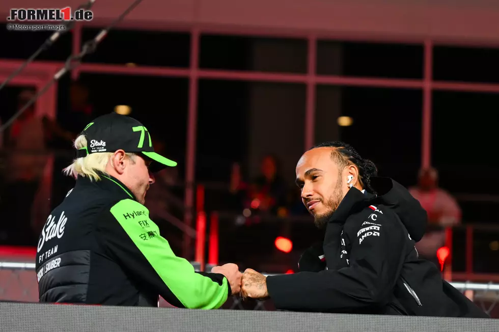 Foto zur News: Valtteri Bottas (Sauber) und Lewis Hamilton (Mercedes)