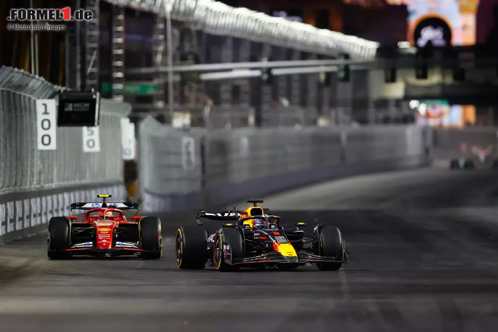 Foto zur News: Max Verstappen (Red Bull) und Carlos Sainz (Ferrari)