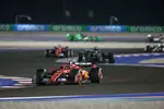 Foto zur News: Carlos Sainz (Ferrari), Lewis Hamilton (Mercedes) und Charles Leclerc (Ferrari)