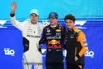 Foto zur News: Max Verstappen (Red Bull), George Russell (Mercedes) und Lando Norris (McLaren)