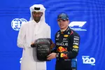 Foto zur News: Leichtathlet Mutaz Barsham mit Max Verstappen (Red Bull)