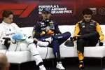 Foto zur News: George Russell (Mercedes), Max Verstappen (Red Bull) und Lando Norris (McLaren)