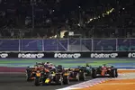 Foto zur News: Max Verstappen (Red Bull), Lando Norris (McLaren) und Oscar Piastri (McLaren)