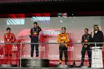 Foto zur News: Charles Leclerc (Ferrari), Max Verstappen (Red Bull) und Oscar Piastri (McLaren)