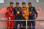 Foto zur News: Charles Leclerc (Ferrari), Max Verstappen (Red Bull) und Oscar Piastri (McLaren)