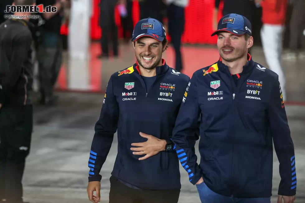 Foto zur News: Max Verstappen (Red Bull) und Sergio Perez (Red Bull)