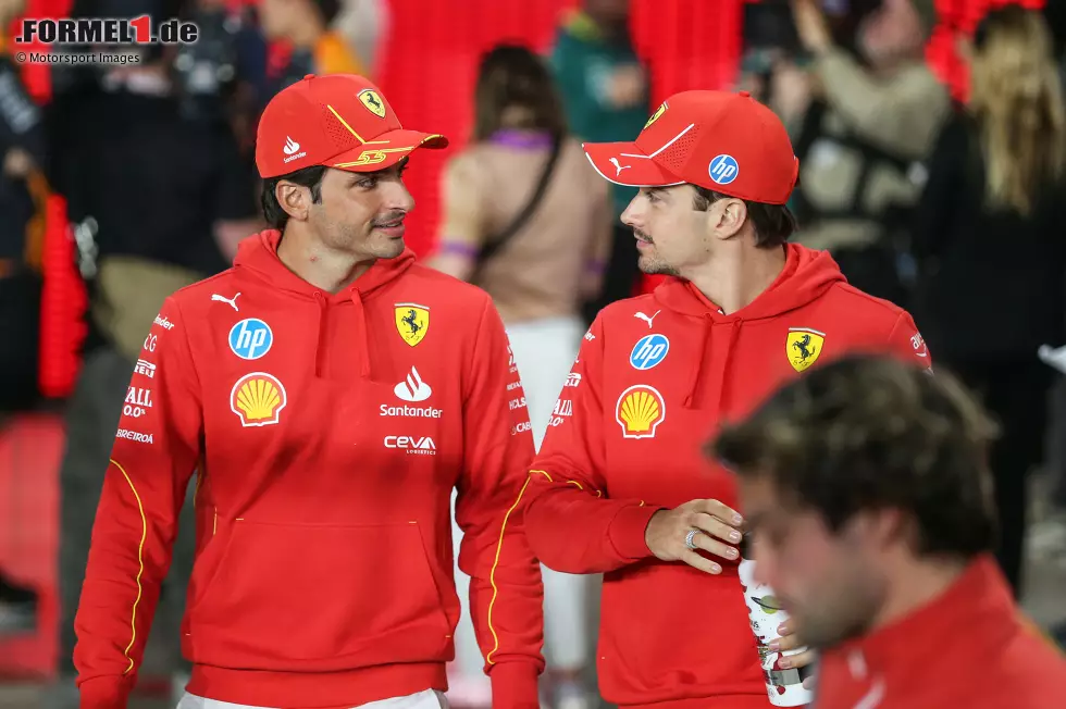 Foto zur News: Carlos Sainz (Ferrari) und Charles Leclerc (Ferrari)