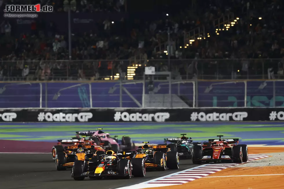 Foto zur News: Max Verstappen (Red Bull), Lando Norris (McLaren) und Oscar Piastri (McLaren)