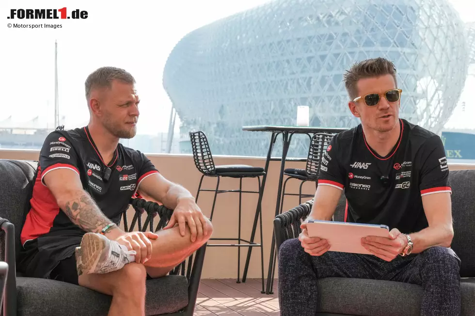 Foto zur News: Kevin Magnussen (Haas) und Nico Hülkenberg (Haas)