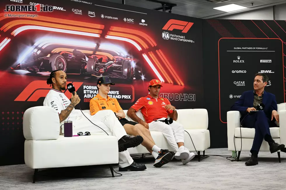 Foto zur News: Lewis Hamilton (Mercedes), Oscar Piastri (McLaren) und Carlos Sainz (Ferrari)