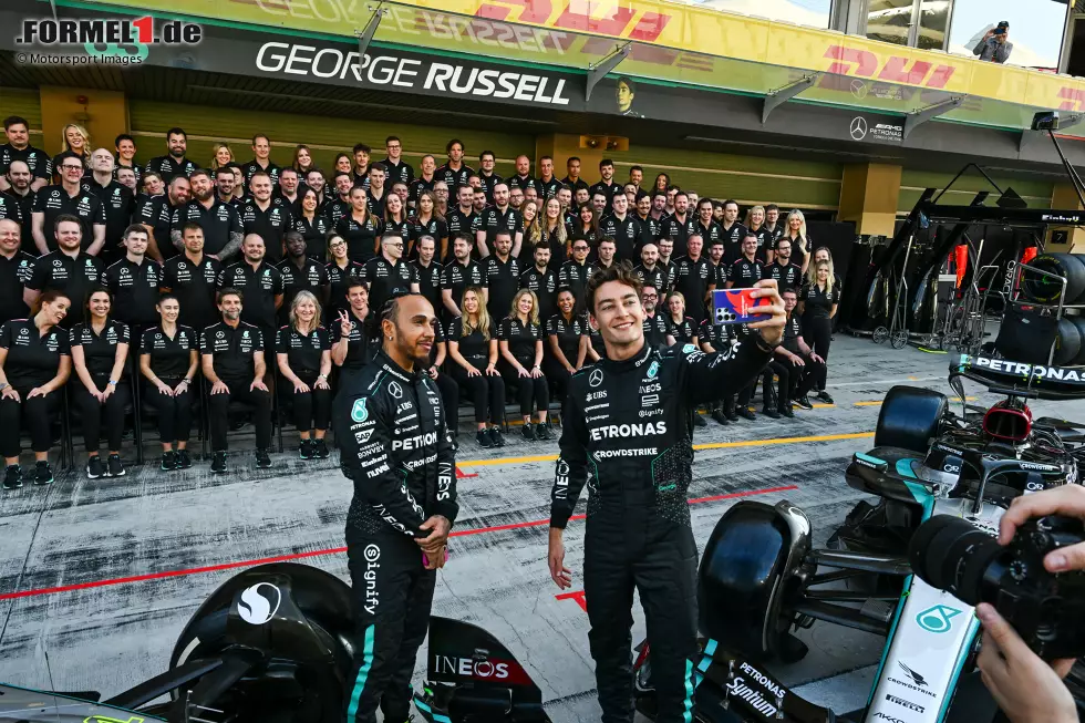 Foto zur News: George Russell (Mercedes) und Lewis Hamilton (Mercedes)