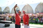 Foto zur News: Carlos Sainz (Ferrari) und Charles Leclerc (Ferrari)