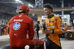 Foto zur News: Carlos Sainz (Ferrari) und Lando Norris (McLaren)