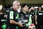 Foto zur News: Guanyu Zhou (Sauber) und Beat Zehnder