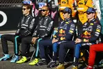 Foto zur News: George Russell (Mercedes), Lewis Hamilton (Mercedes), Sergio Perez (Red Bull) und Max Verstappen (Red Bull)