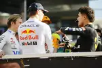 Foto zur News: Liam Lawson (Racing Bulls), Max Verstappen (Red Bull) und Lando Norris (McLaren)