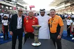 Foto zur News: Stefano Domenicali und Zak Brown