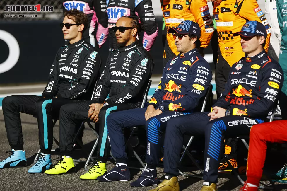 Foto zur News: George Russell (Mercedes), Lewis Hamilton (Mercedes), Sergio Perez (Red Bull) und Max Verstappen (Red Bull)