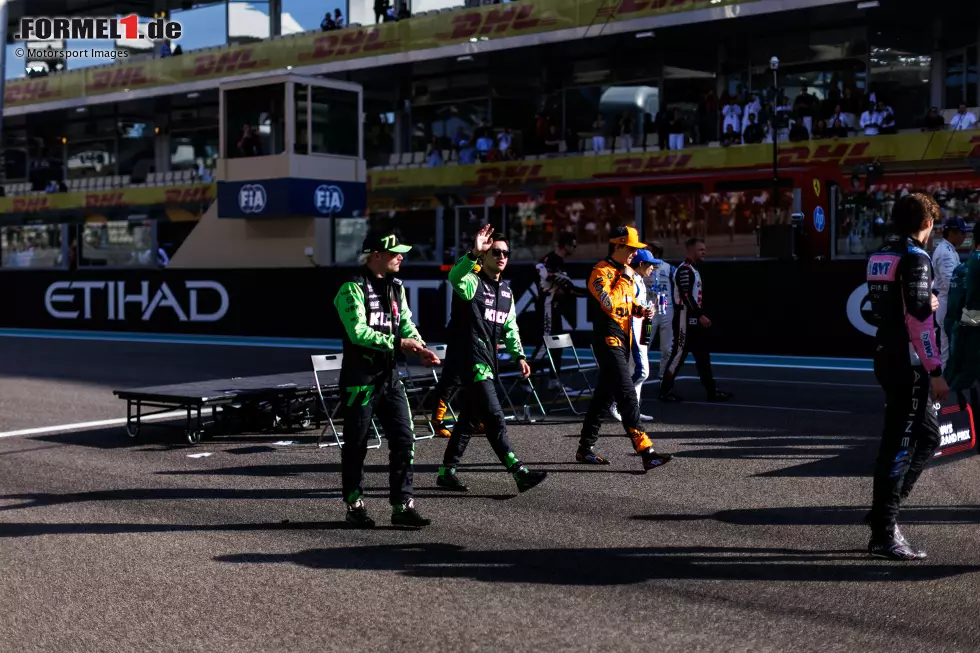 Foto zur News: Guanyu Zhou (Sauber), Valtteri Bottas (Sauber), Oscar Piastri (McLaren) und Jack Doohan (Alpine)