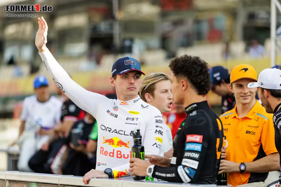 Foto zur News: Max Verstappen (Red Bull), Liam Lawson (Racing Bulls), Lando Norris (McLaren), Oscar Piastri (McLaren) und Pierre Gasly (Alpine)