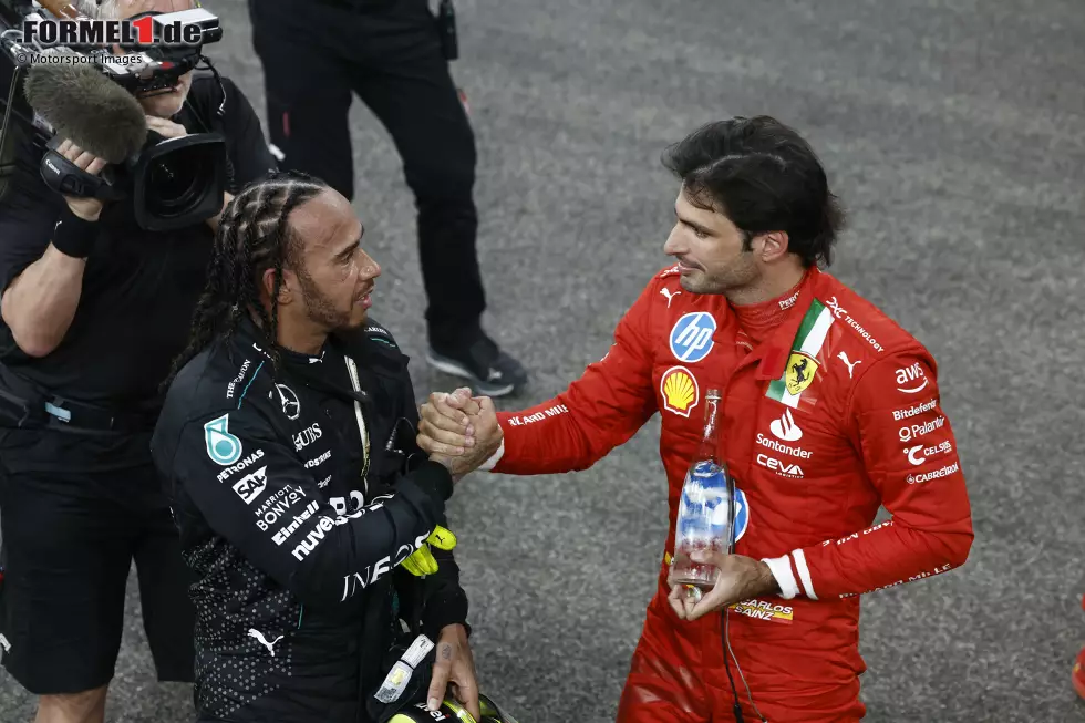 Foto zur News: Lewis Hamilton (Mercedes) und Carlos Sainz (Ferrari)