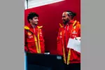 Foto zur News: Charles Leclerc und Lewis Hamilton (Ferrari)