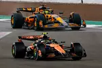 Foto zur News: McLaren MCL39 (oben) und MCL 38 (unten) im Vergleich