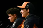 Foto zur News: Lando Norris (McLaren) und Oscar Piastri (McLaren)