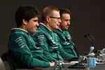 Foto zur News: Lance Stroll (Aston Martin) mit Andy Cowell und Fernando Alonso (Aston Martin)