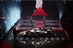 Foto zur News: Oliver Bearman (Haas) und Esteban Ocon (Haas)