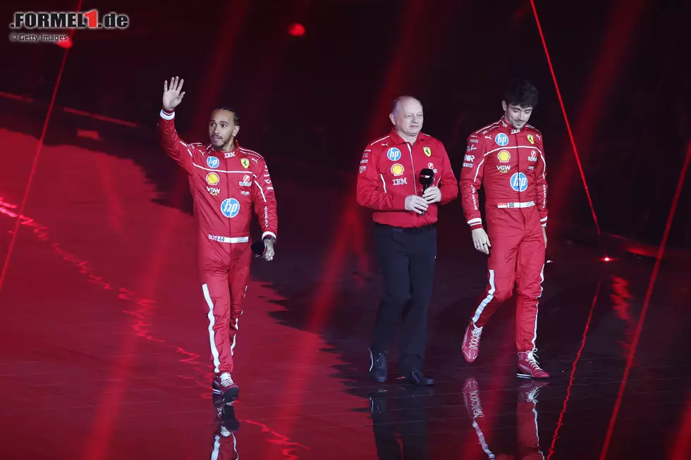 Foto zur News: Lewis Hamilton (Ferrari), Frederic Vasseur und Charles Leclerc (Ferrari)