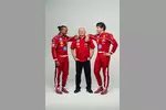 Foto zur News: Lewis Hamilton (Ferrari), Frederic Vasseur und Charles Leclerc (Ferrari)