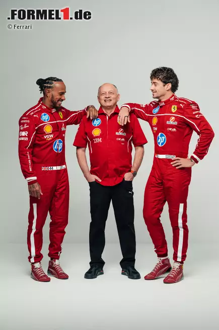 Foto zur News: Lewis Hamilton (Ferrari), Frederic Vasseur und Charles Leclerc (Ferrari)