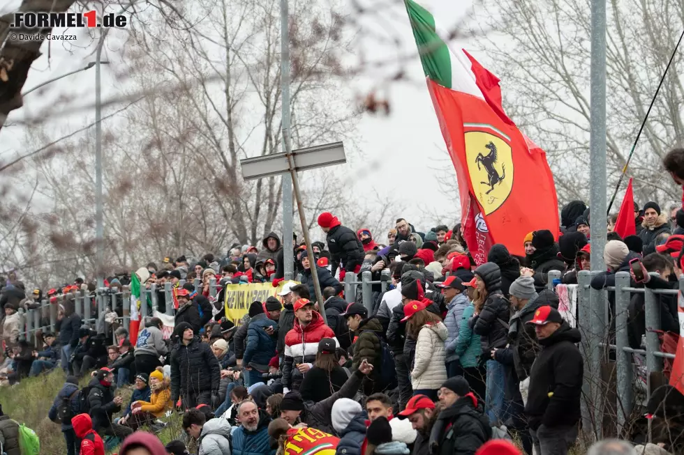 Foto zur News: Tifosi am Streckenrand in Fiorano