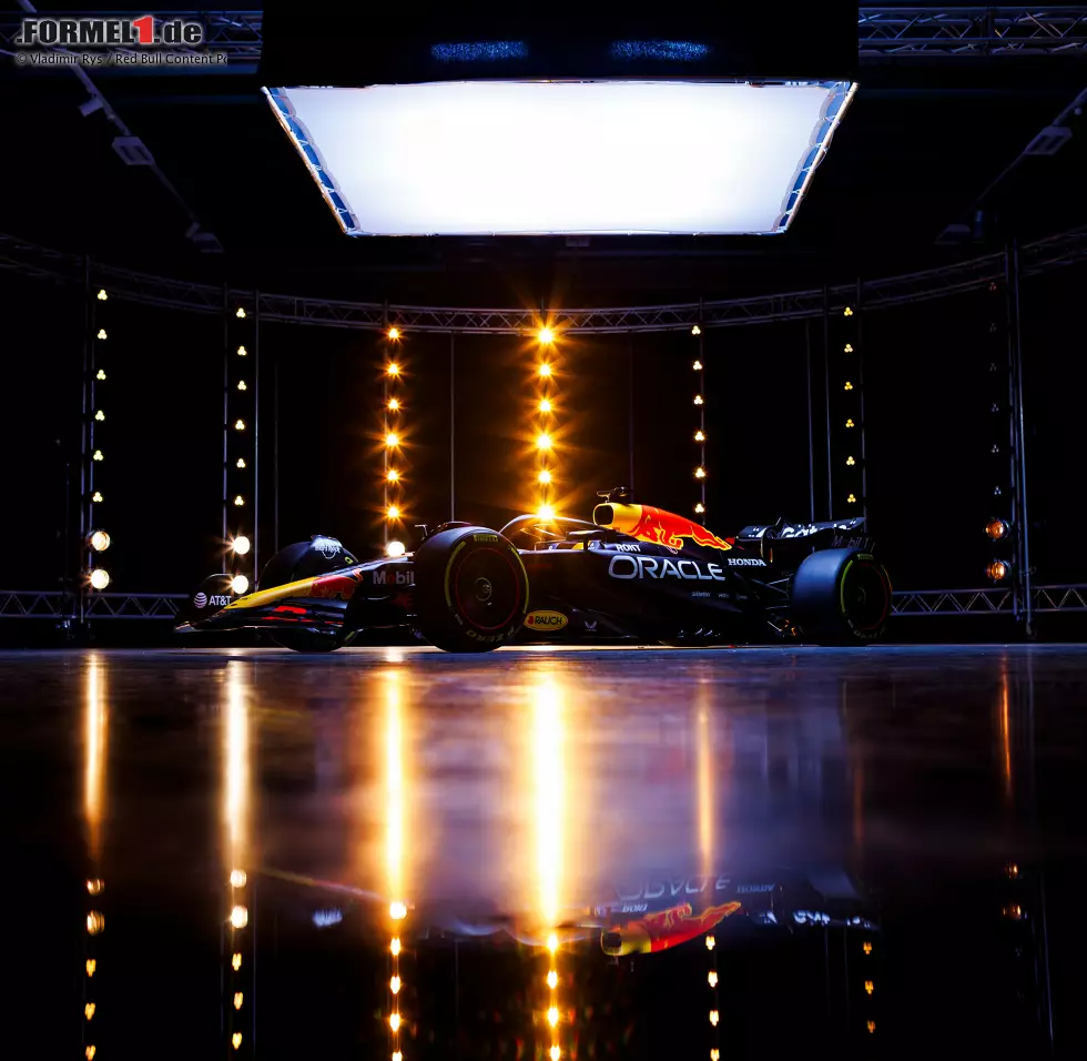 Foto zur News: Der neue Red Bull RB21 für die Saison 2025