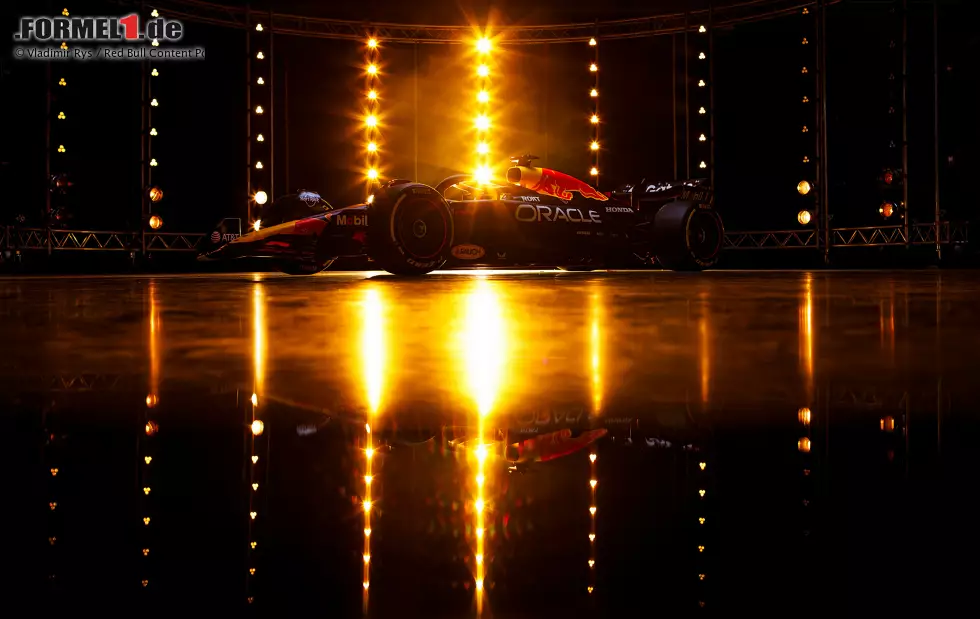 Foto zur News: Der neue Red Bull RB21 für die Saison 2025