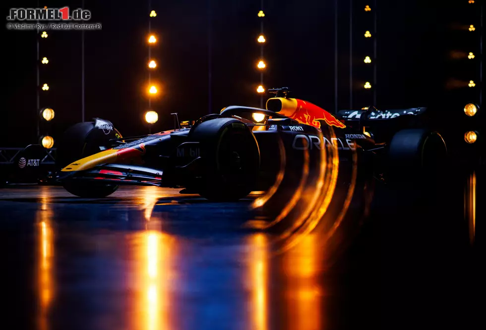 Foto zur News: Der neue Red Bull RB21 für die Saison 2025