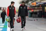 Foto zur News: Oliver Bearman (Haas) und Esteban Ocon (Haas)