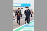 Foto zur News: Liam Lawson (Red Bull) und Max Verstappen (Red Bull)